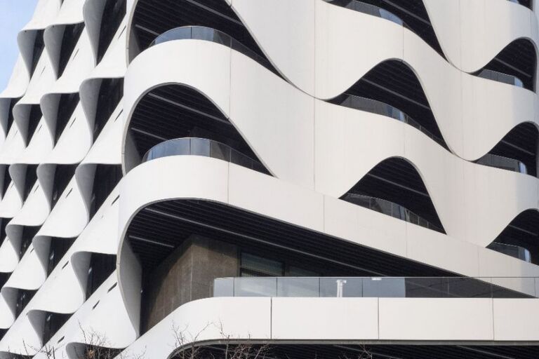 삼진제약_커튼_파도 형상화